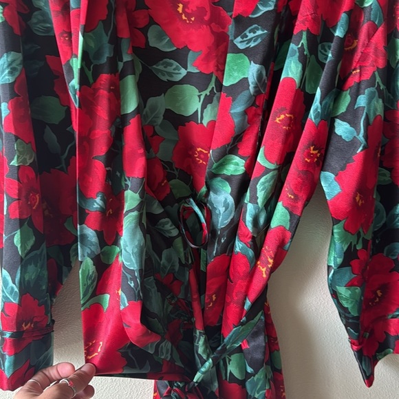 Vintage Victoria's Secret Red and Green Floral Robe - Picture 4 of 6
